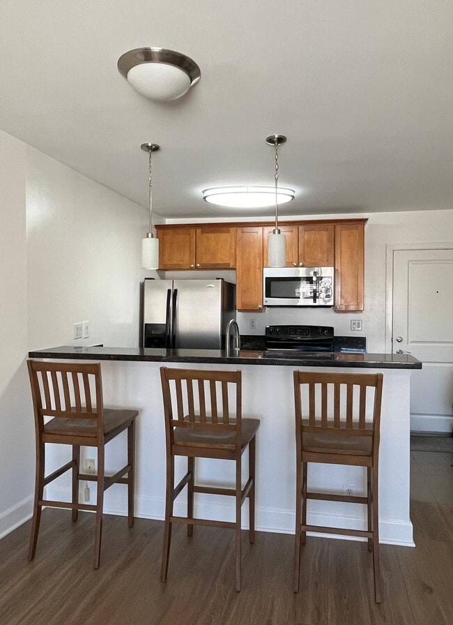 Seating - 10982 Roebling Ave