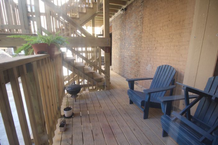 Outdoor Deck - 4455 N Troy St