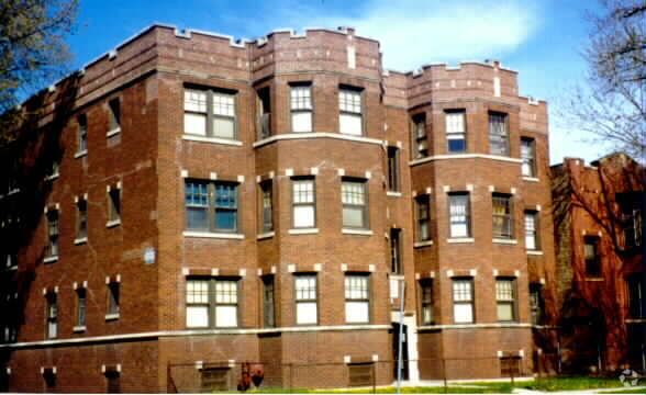 Primary Photo - 7656 S May St