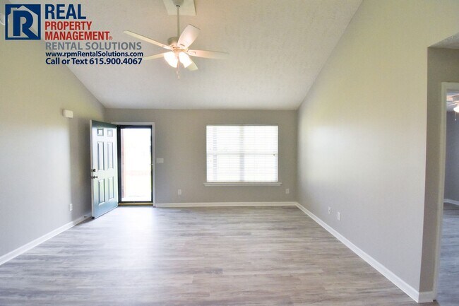Building Photo - Adorable 3 bedroom home in Murfreesboro! Attached garage and fenced in yard!