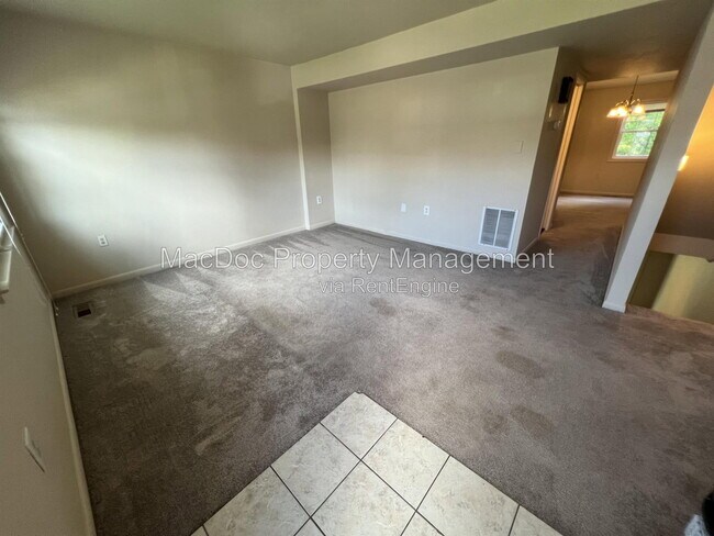 Foto del edificio - 14611 Earlham Ct