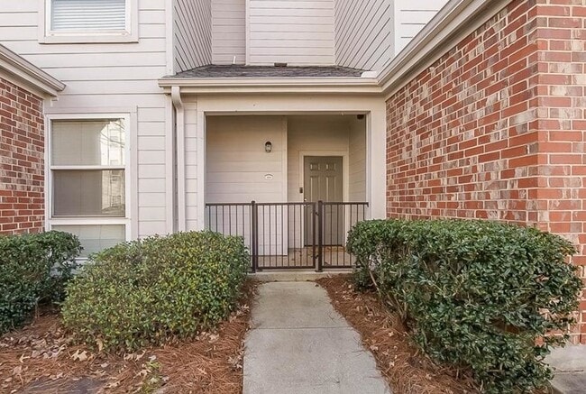 Building Photo - 600 13th St E