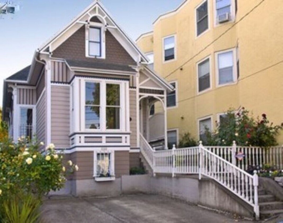 Foto principal - 2160 NW Everett Street ~ Downstairs Unit i...