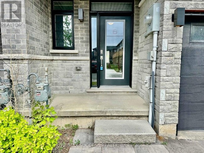 Building Photo - 461 Blackburn Dr