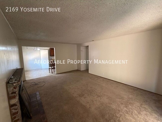 Foto del edificio - 2169 Yosemite Dr