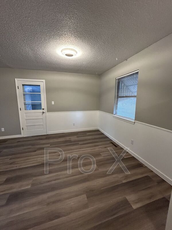 Foto del edificio - 907 N Rouse St