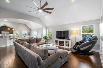 Building Photo - 1805 Morts Pl