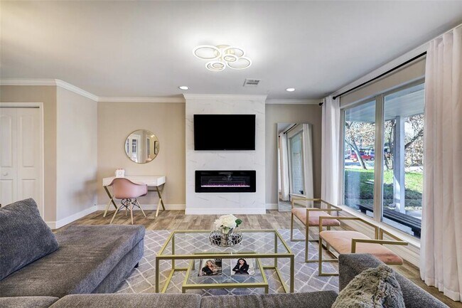 Foto del edificio - 9007 Beverly Hill St