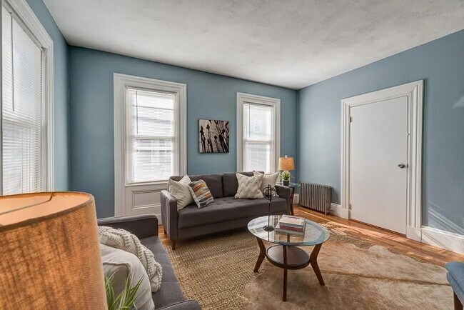 living room - 130 Sutton St
