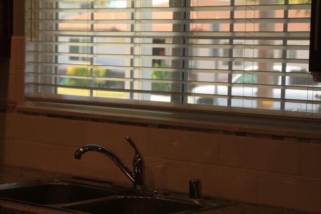 Building Photo - 2 bedroom in San Jose CA 95112