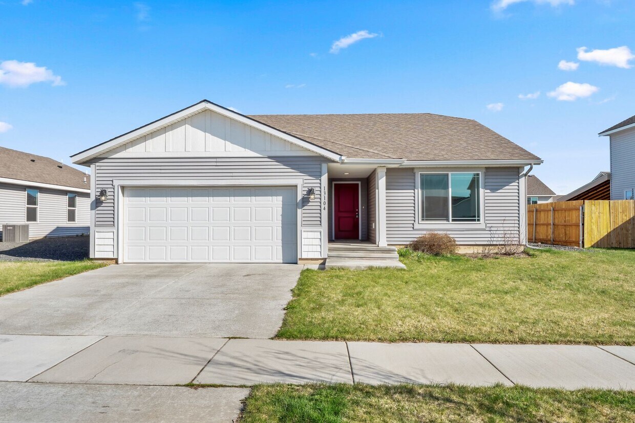 Primary Photo - Newer 3 Bedroom, 2 Bath Airway Heights Ran...