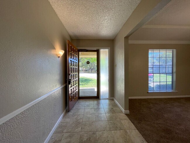 Foto del edificio - COMING SOON 3 BEDROOM 2.5 BATH SPACIOUS HO...
