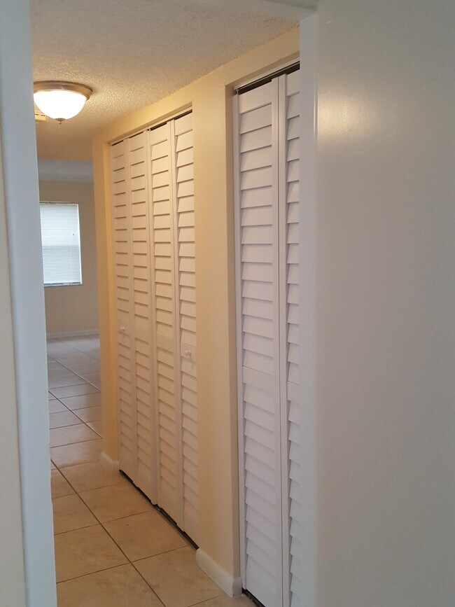 hall way - 104 SE 10th St