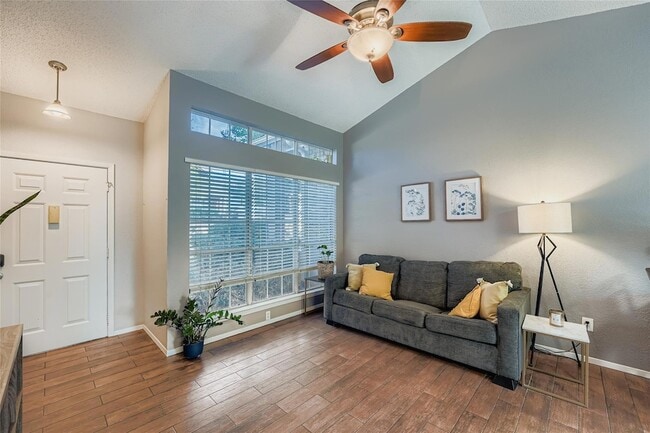 Building Photo - 1015 E Yager Ln