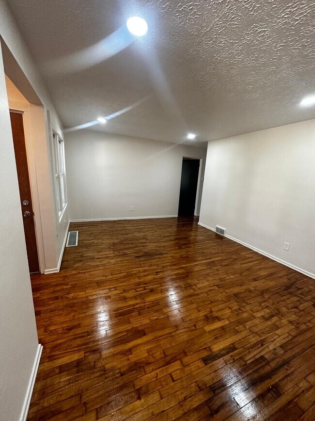 Foto del edificio - 1729 W 12th St