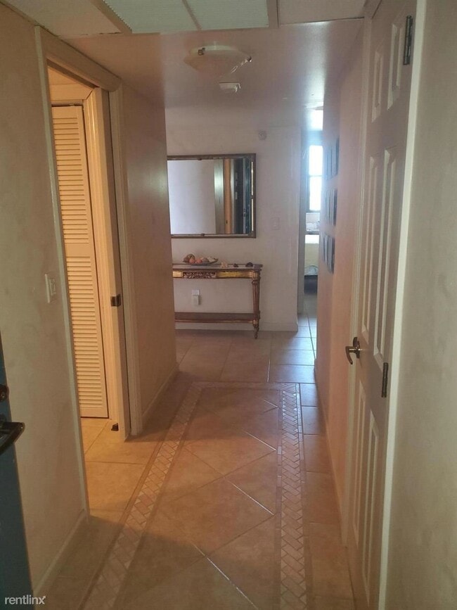 Foto del edificio - 2 br, 2 bath Condo - 899 Jeffery St Apt 702