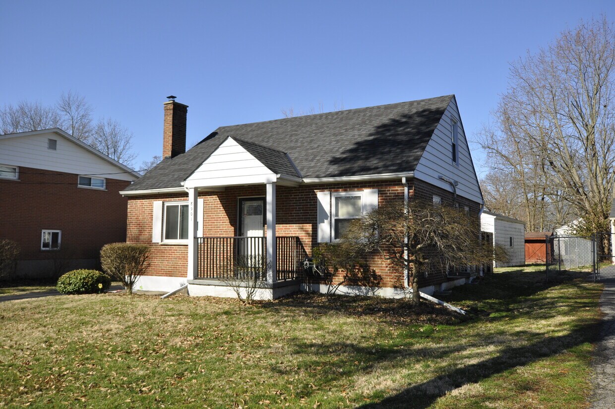 Primary Photo - 8901 Summit Ave