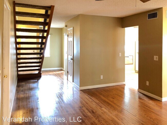 Building Photo - 6932 Country Corner Ln
