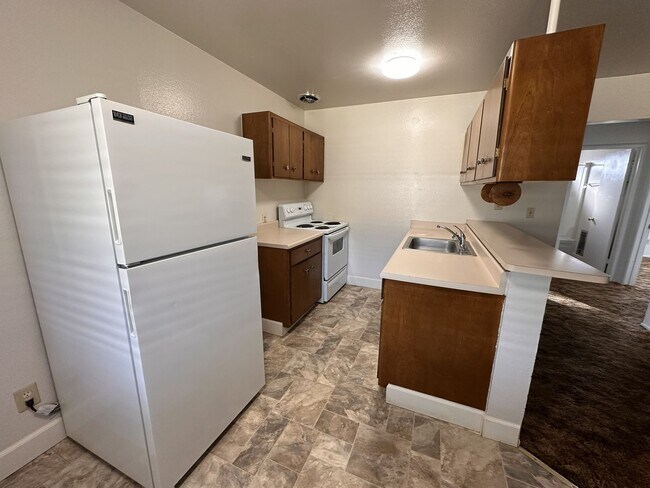 Foto del edificio - Two Bedroom, One Bath Apartment