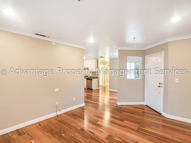 Building Photo - 2 Bed, 2 Bath, 914 sq. ft. Condo with a view