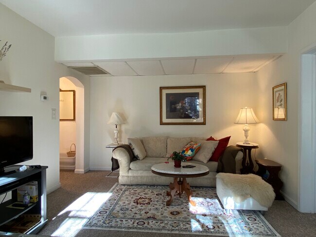 Foto del edificio - 1745 N Troy St