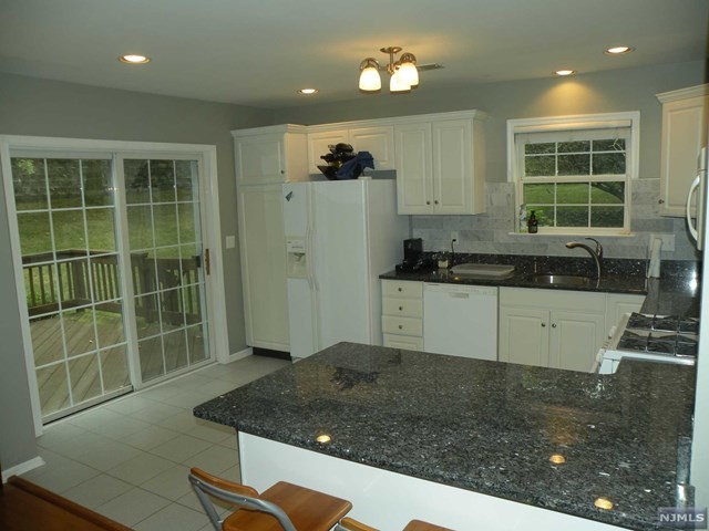 Building Photo - 330 Vista View Dr