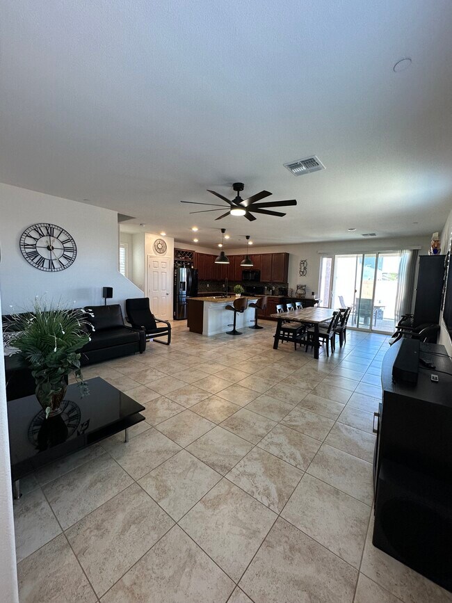 Foto del edificio - 6458 Blue Ember Ave