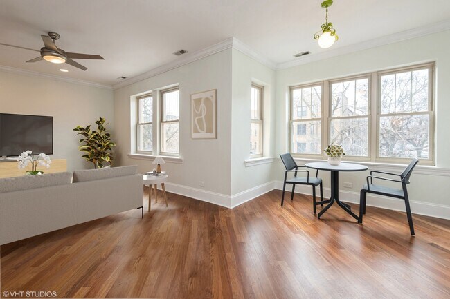 Foto del edificio - 2129 N Kedzie Blvd