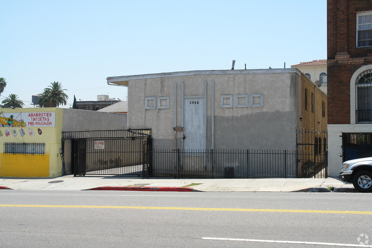 Building Photo - 2886 W 7th St