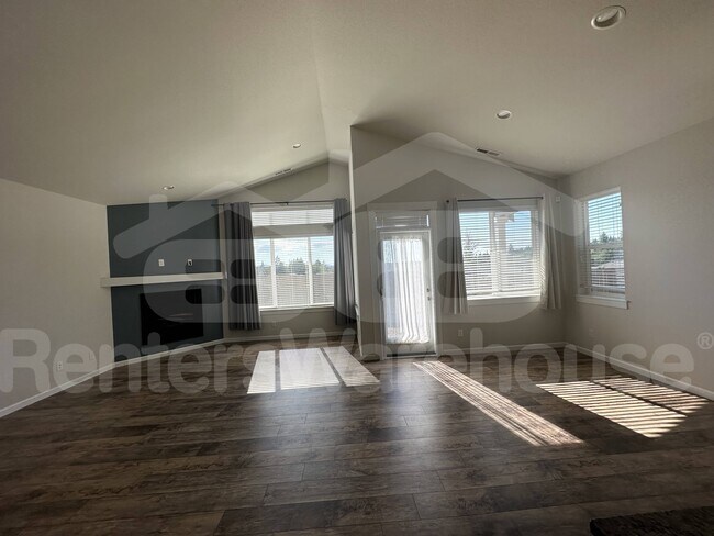 Foto del edificio - 2711 Fiddleback St NE
