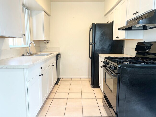 Foto del edificio - Bright 2 bed 1 bath in Pacific Beach