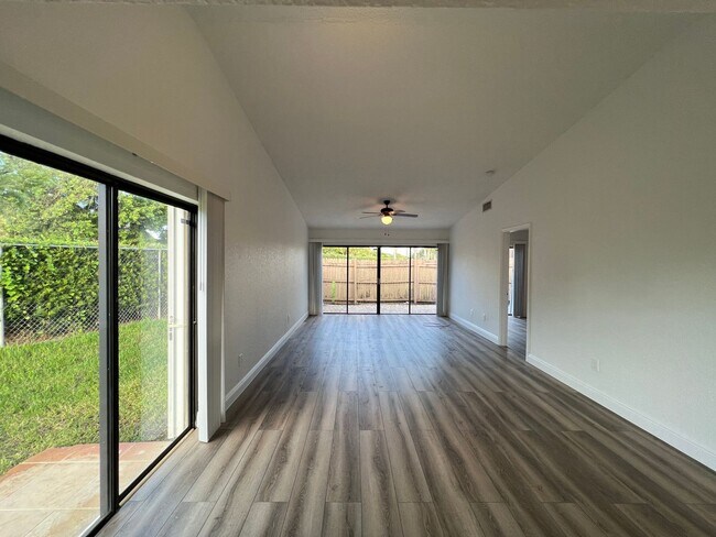 Foto del edificio - 10267 Boca Bend W