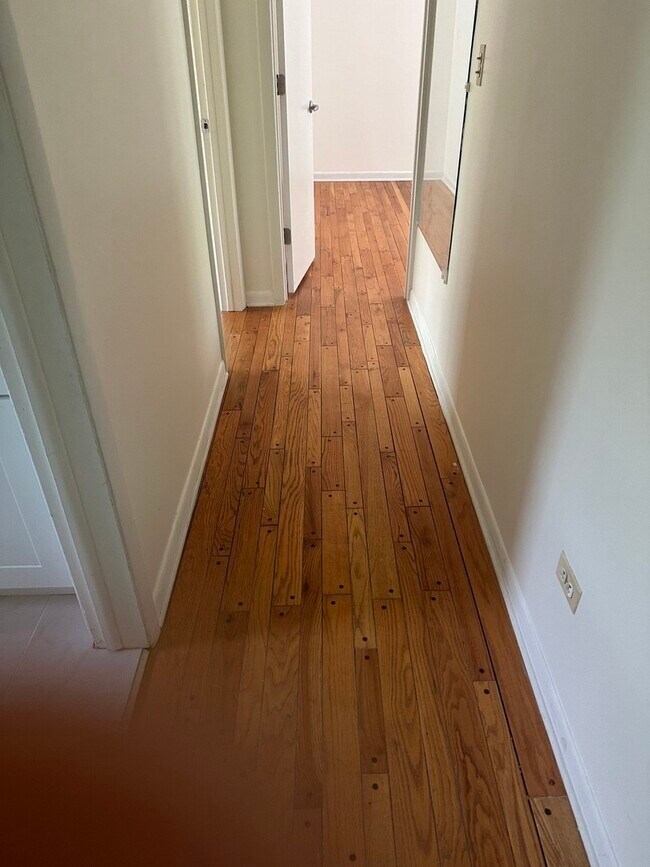 Foto del edificio - 2030 Crestwood Ln