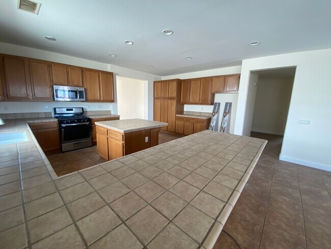 Foto del edificio - Hesperia/Oak Hills 4 bedroom