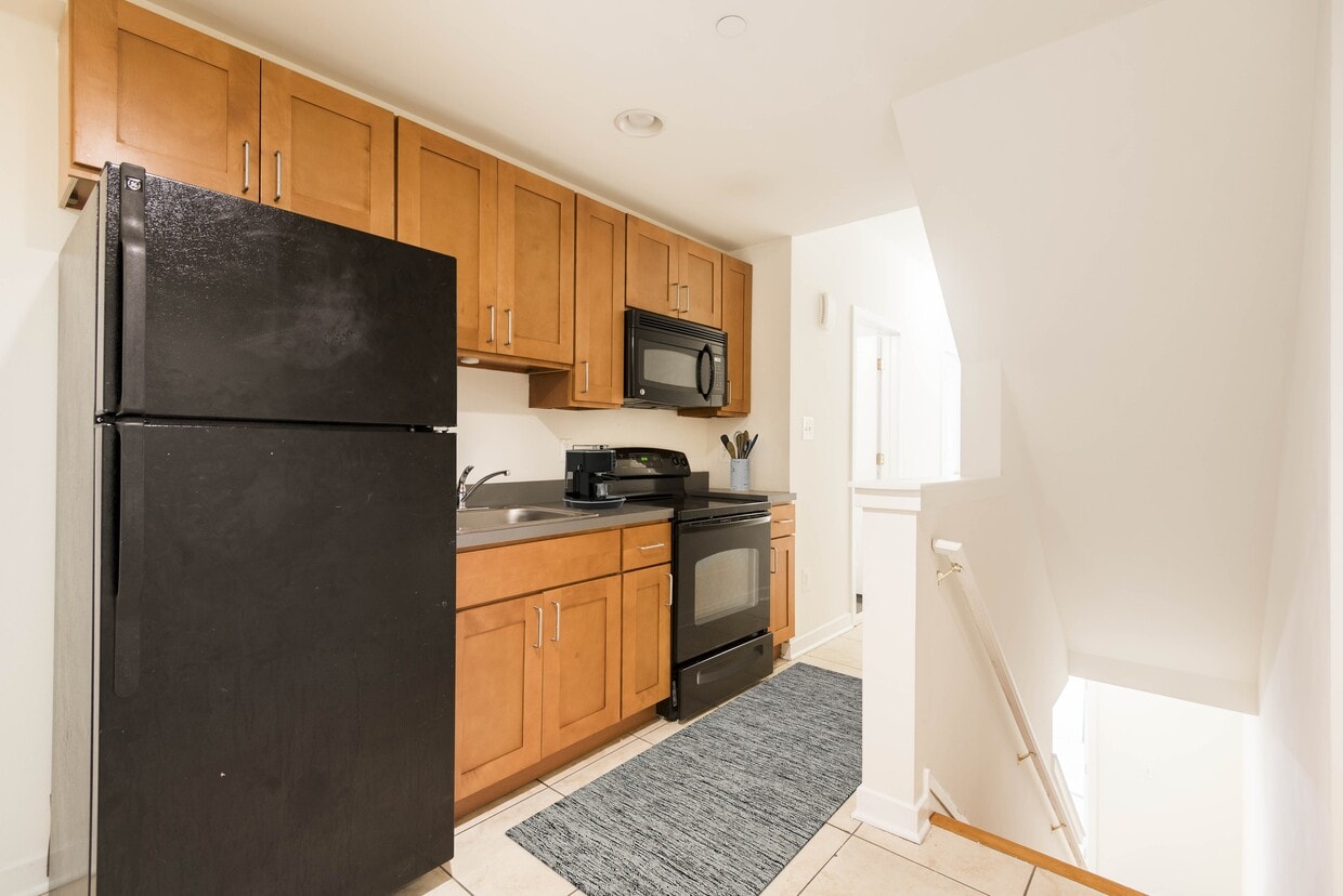 Primary Photo - 1740 N Sydenham St