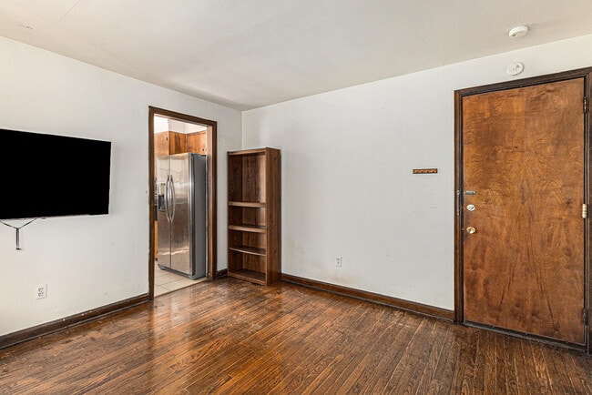 Building Photo - 608 W Washington St