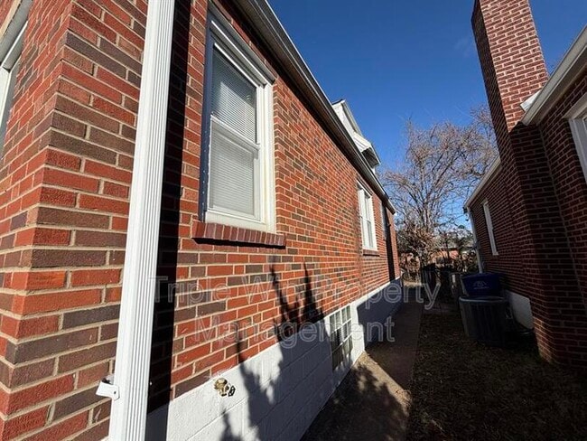 Building Photo - 3915 Itaska St