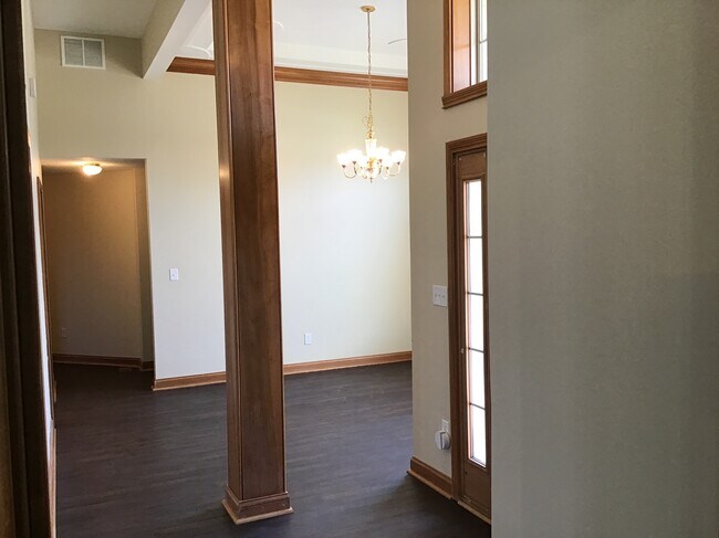 Building Photo - 4896 W Cedar Creek Place