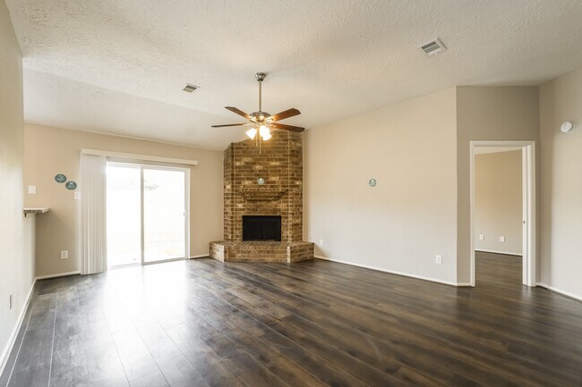 Building Photo - 15118 Loma Paseo Dr