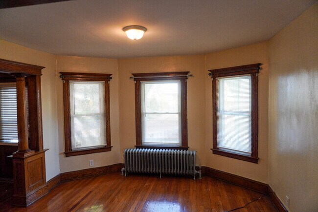 Building Photo - 49 Beacon St