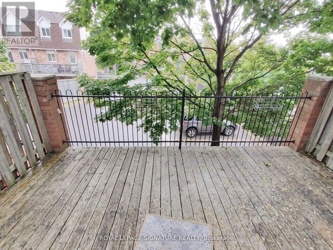 Building Photo - 1525 S Parade Ct