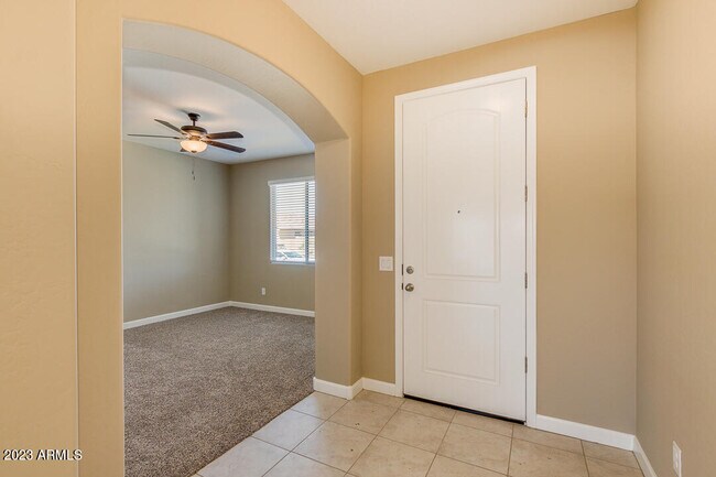 Foto del edificio - 41329 W Curtis Ln