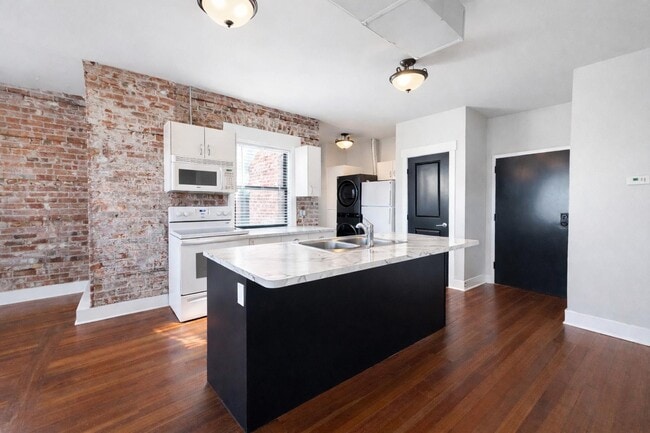 Building Photo - 1011 S 30th Avenue