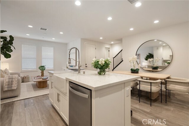 Building Photo - 118 High Mdw
