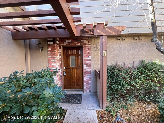 Foto del edificio - 3251 Dawnflower St