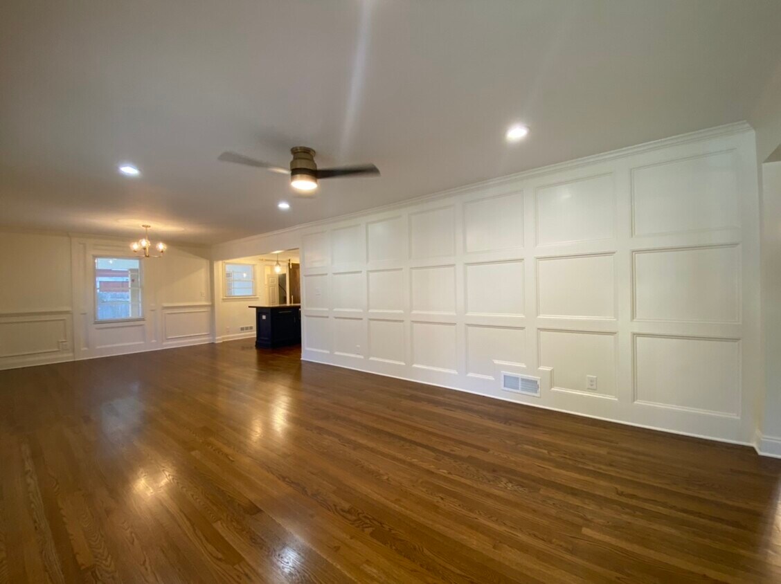 Primary Photo - 2293 Country Club Dr SW