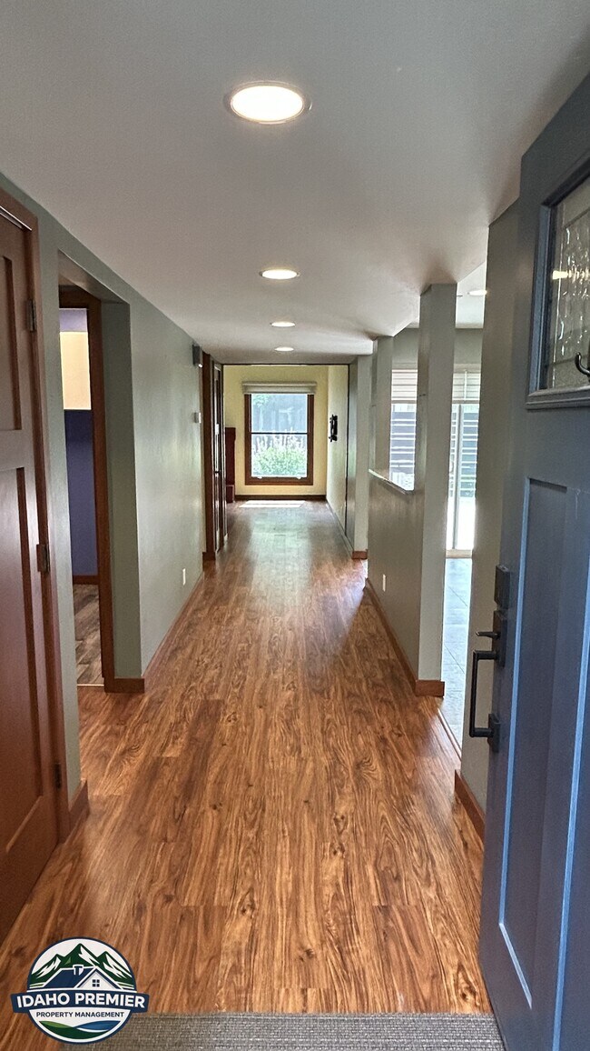 Foto del edificio - 1565 E Lenz Ln