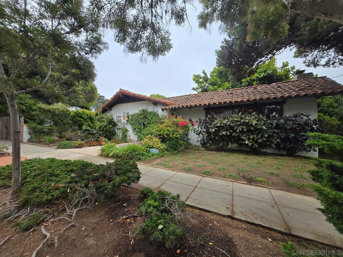 Primary Photo - 525 Midway St