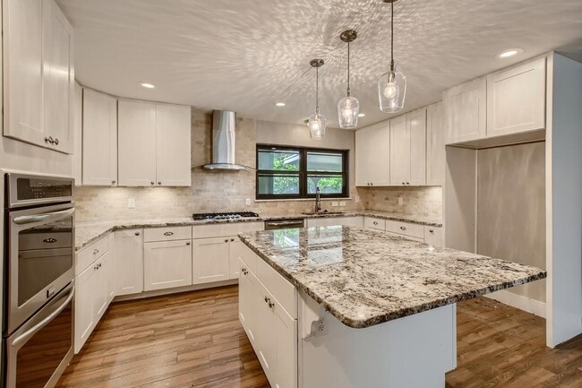Building Photo - Beautifully updated Northwood home near Northridge Park