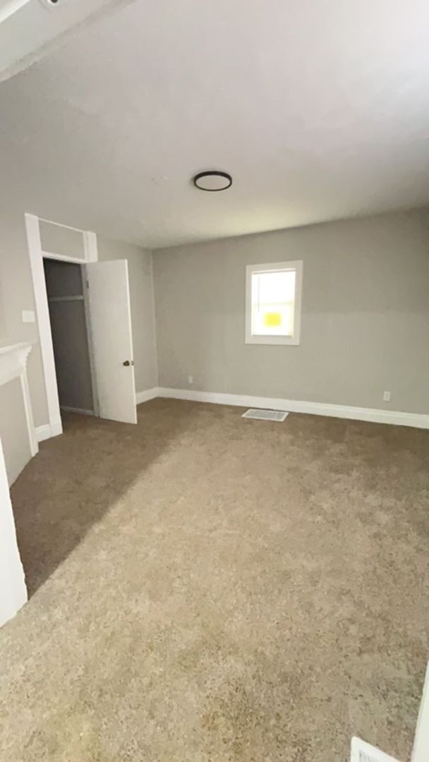 Foto del edificio - 1333 E Main St